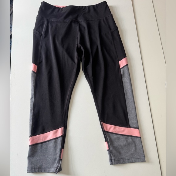 Tek Gear Black and Pink Crop Athletic Leggings Large - Picture 2 of 4